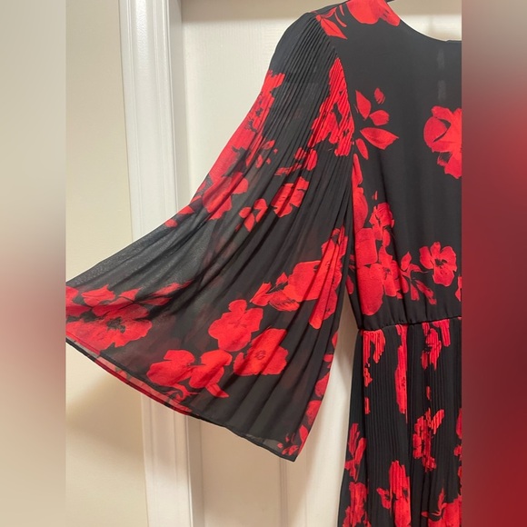 NWOT H&M Chiffon Red & Black Floral  Poppy Pleated Midi Dress Women Size 6 US - Picture 11 of 12
